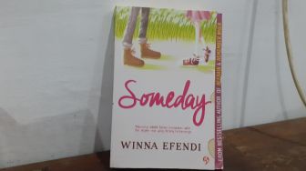 Ulasan Buku Someday: Karya Winna Efendi Tentang Mencintai dan Mengikhlaskan