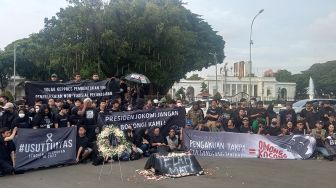 Aksi Kamisan ke-760 di Seberang Istana: Basa-Basi Jokowi Selesaikan Kasus Pelanggaran HAM Berat Masa Lalu