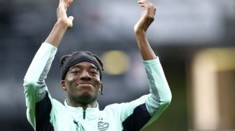 Noni Madueke Siap Geser Saka? Persaingan Sayap Arsenal Memanas