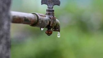 Batam Sambut Tahun 'Kelinci Air' dengan Mati Air, Warga Mengungsi