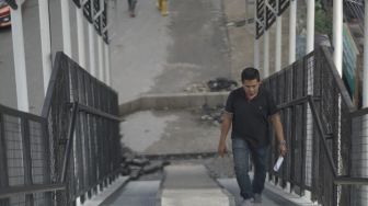 PUPR Bangun Trotoar dan Rambu di Titik Naik Turun JPO Banjarbaru 2