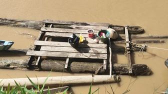 Seorang Warga Tanjung Karang Dikabarkan Tenggelam saat Mandi di Sungai Mendalam Kapuas Hulu
