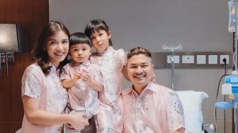 Intip 5 Outfit Keluarga Artis saat Perayaan Imlek di Tahun Kelinci Air, Serasai Banget!