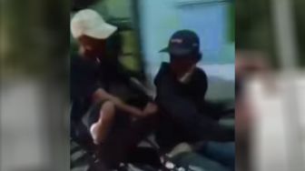 Viral Dua Pria Kepergok Diduga Curi Kursi Besi Taman di Siantar, Ini Kata Polisi