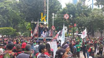 Temui Massa Ojol yang Demo, DPRD DKI: Isu Jalan Berbayar dari Awal Meresahkan Masyarakat