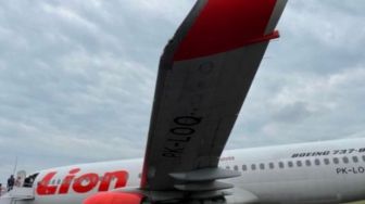 122 Penumpang Gagal Terbang Gegara Lion Air Tabrak Garbarata Bandara Mopah Merauke, Ini Kronologinya