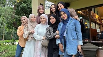 Dikelilingi Support System, Intip 10 Momen Lesti Kejora Kumpul Bareng Sahabat