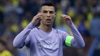 VIDEO: Ronaldo Diteror Fans Al-Ittihad, Diteriaki 'Lionel Messi' usai Al Nassr Tersingkir di Saudi Super Cup 2023