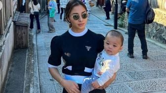 Trik Nikita Willy Cegah Baby Issa Rewel Selama Tumbuh Gigi, Gampang Ditiru Lho!