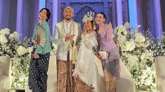 Adu Gaya Ayu Ting Ting vs Hesti Purwadinata, Sama-sama Pakai Tas Mewah di Pernikahan Kiky Saputri