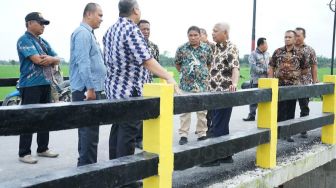 Bupati Asahan Tinjau 2 Jembatan di Rawang Panca Arga