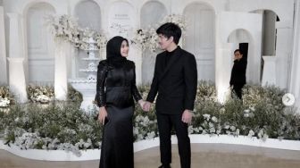 Baju Atta Halilintar dan Aurel Hermansyah di Pernikahan Kiky Saputri Buat Warganet Salfok: Dikira Mau Melayat