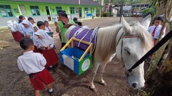 Sewindu Kuda Pustaka Tetap Hidup, Merawat Semangat Cerdaskan Generasi Bangsa dengan Niat Ibadah ala Ridwan Sururi