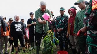 Selamatkan Lahan Kritis, Area Rawan Longsor dan Banjir Bandang Ditanami 1.500 Pohon