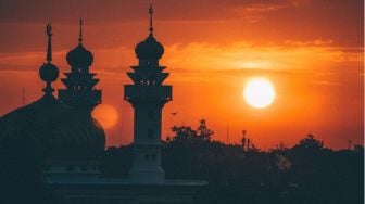 8 Hal yang Menggugurkan Pahala Puasa Ramadhan, Berkata Kasar hingga Menunda Salat
