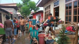 Cerita Warga Selamatkan Bayi Ketika Banjir Manado