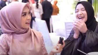 Ria Ricis Sebut Nissa Sabyan Bocil, Netizen Malah Wanti-wanti Istri Teuku Ryan Ini