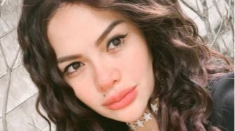 Nikita Mirzani Girang Disawer Gift TikTok, Netizen Singgung Uang Saweran Bunda Corla: Miskin?