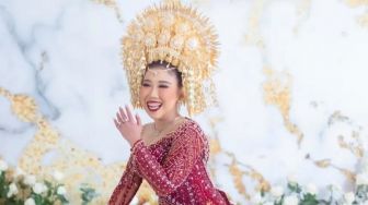 8 Potret Gaun Pengantin Artis yang Menikah di Januari 2023, Busana Mikha Tambayong yang Paling Disorot