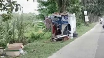 Viral Perempuan Tinggal di Gubuk Pinggir Jalan Pekanbaru, Publik Colek Dinas Sosial