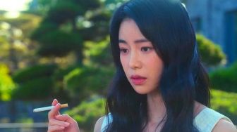 Totalitas Banget! Lim Ji Yeon Belajar Merokok untuk Perannya di Drama Korea The Glory