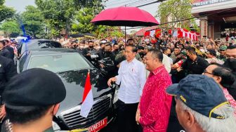 Presiden Joko Widodo atau Jokowi meresmikan revitalisasi Pasar Seni Sukawati di Kabupaten Gianyar, Bali, Rabu (1/2/2023). [Laily Rachev - Biro Pers Sekretariat Presiden]