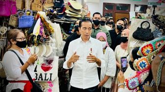 Presiden Joko Widodo atau Jokowi di Pasar Seni Sukawati di Kabupaten Gianyar, Bali, Rabu (1/2/2023). [Laily Rachev - Biro Pers Sekretariat Presiden]