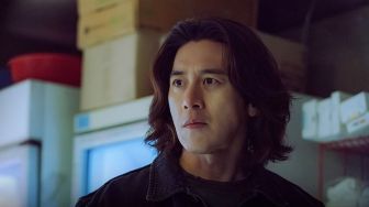 5 Potret Go Soo Tampil dengan Rambut Gondrong di Drama Korea Missing: The Other Side 2