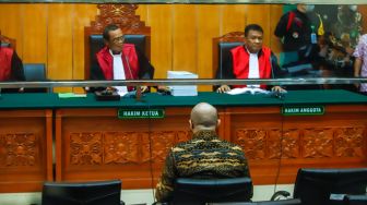 Persidangan Kasus Teddy Minahasa Dimulai, Ini Tahap yang Dilalui sampai Putusan Hakim