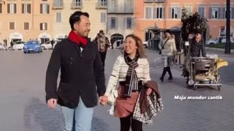7 Potret Bulan Madu Kiky Saputri di Italia, Pamer Kemesraan di Jalanan