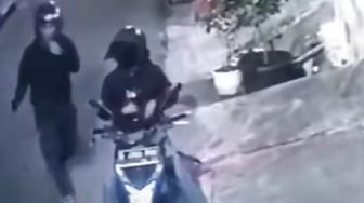 Motor Pak Ustaz Digasak Maling Saat Ngajar Di Masjid Muhajirin Duren Sawit, Warganet: Semoga Malingnya Dapat Hidayah