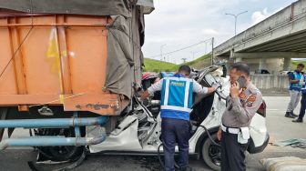 Kecelakaan Maut Mobil Tabrak Truk di Tol Medan-Tebing Tinggi, 2 Orang Tewas