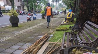 Buntut Viral Pasangan Bermesraan, Kursi di Pedestrian Jalan Ijen Kembali 'Dipagar'