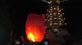 Kembali Digelar Meski Pandemi, Puncak Cap Go Meh di Pulau Kemaro Membludak