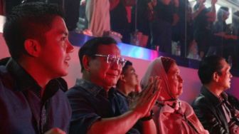 Ridwan Kamil dan Prabowo Saksikan Pesta Rakyat 30 Tahun Berkarya Dewa 19