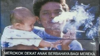 Diprotes Warga Lamongan, Siapa Sosok Pria Gendong Anak yang Ada pada Bungkus Rokok?