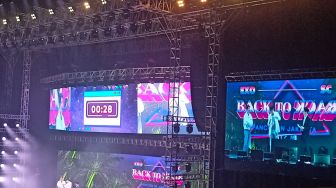 Keseruan Chanyeol dan Sehun Main Lato-lato di Fancon EXO-SC Jakarta, Siapa Jago?