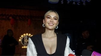 Agnez Mo Disuruh Warganet Belajar dari BCL soal Gaya Busana