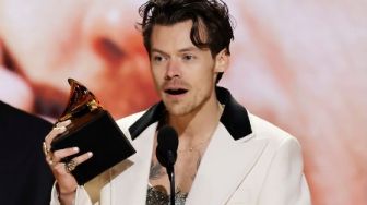 Luar Biasa, Harry Styles Berhasil Bawa Pulang Piala Grammy Pertamanya!