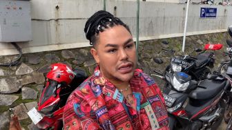 Ivan Gunawan Nyentrik dengan Rambut Gaya Cornrow, Bikin Overthinking: Cara Keramasnya Gimana?