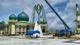 Pembangunan Molor, Payung Elektrik Masjid Annur Pekanbaru Malah Rusak usai Hujan Deras
