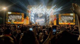 Pecah! Hindia, Ndarboy Genk hingga Shaggydog Rayakan Era Baru di Collabonation Tour Madiun