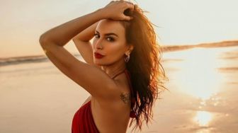 Sophia Latjuba Pamer Foto Nyaris Topless Pakai Bra Segaris, Bikin Netizen Langsung Insecure