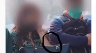 Lihat Tangannya, Pria Diduga Lakukan Pelecehan Seksual di KRL Terekam Kamera