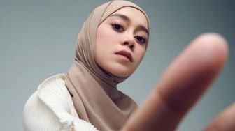 Gaya Hijab Lesti Kejora saat Asyik Liburan di Bali Tuai Kritik: Tiru Dinda Hauw Tapi Nggak Cocok