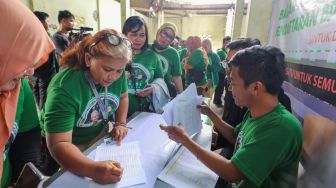 Driver Ojol di Bogor Dapat Bantuan Pendaftaran BPJS dan Oli Murah