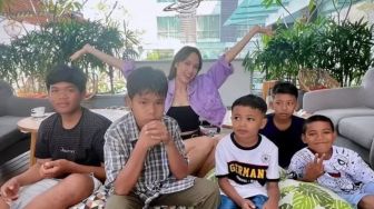 Cinta Laura Diam-diam Jadi Ibu Asuh 5 Bocah Miskin di Jember, Baru Ketahuan karena Ini...