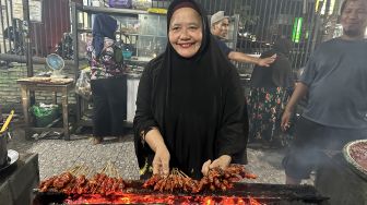 Segini Omzet Sate Rembiga Ibu Hj Sinnaseh, Kuliner Paling Hits di Lombok