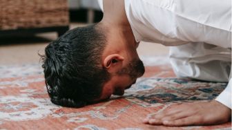 Agar Murah Rezeki, Simak Doa Setelah Sholat Subuh Beserta Urutannya