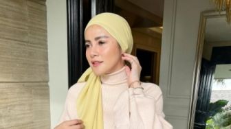 7 Potret Terbaru Olla Ramlan, Disorot Karena Gaya Hijabnya dan Ngaku Tak Yakin Istiqamah